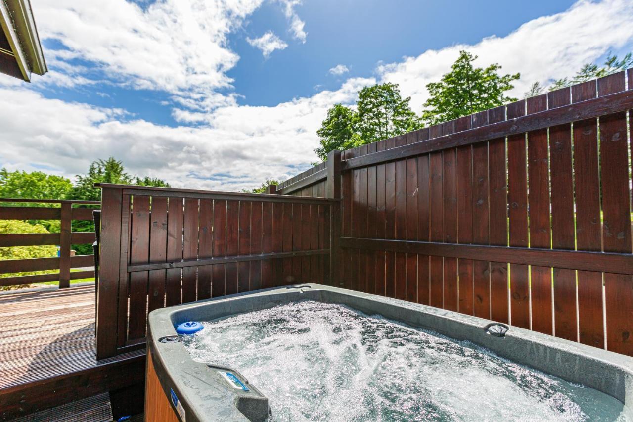 Bluebell Lodge 9 With Hot Tub نيوتن ستيوارت المظهر الخارجي الصورة